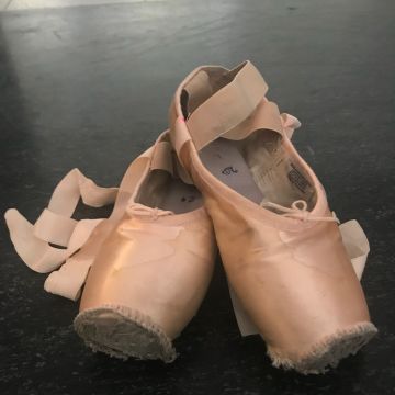 darning ballet shoes